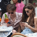 Natalia Dyer e Charlie Heaton: tappa ad Amalfi per gli attori di "Stranger Things" [FOTO]