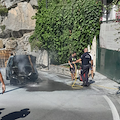 Paura a Positano, auto in fiamme a Montepertuso: residenti e polizia evitano il peggio / FOTO 