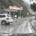 Piovono massi tra Vietri e Salerno. Traffico in tilt [FOTO-VIDEO]