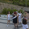 Positano saluta la maestra Carmela che va in pensione con una festa a sorpresa /FOTO