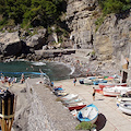 Praiano, crolli da edificio pubblico provocano chiusura spiaggia. L’interrogazione della minoranza M5S