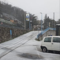 Primi fiocchi di neve al Valico di Chiunzi. Protezione Civile in allerta per spargimento sale su strada [FOTO]