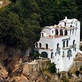 Ravello, apre Villa La Rondinaia: un relais di lusso sulla Costiera Amalfitana con lo studio di Gore Vidal che diventa un museo