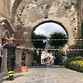 Ravello, cadono pietre da ruderi palazzo Della Marra: emergenza sicurezza nel centro storico [FOTO]