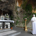 Ravello, domenica al Cimitero recita del Santo Rosario con Papa Francesco da Grotta Lourdes