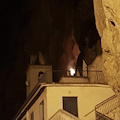 Ravello: incendio nella notte nei boschi de La Rondinaia [FOTO]