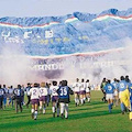 Re Maradona colorò d'azzurro il cielo d'Italia: poesia del calcio