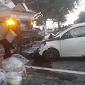 Rocambolesco incidente a Minori: auto “impazzita” sperona mezzo nettezza urbana, operatore salvo per miracolo [FOTO]