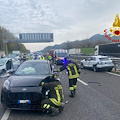 Scontro tra tre auto sull'A2: quattro feriti, uno è grave