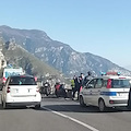 Sfonda il muretto e finisce nella scarpata: tragedia sfiorata sulla SS163 Amalfitana /FOTO