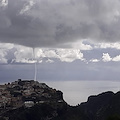 Spettacolare tromba d'acqua nel mare della Costa d'Amalfi [VIDEO]