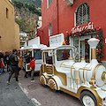 Stamattina il Trenino di Natale accompagna i bambini per le vie di Positano