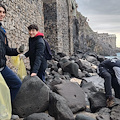 "The Greeners" in azione dopo il Carnevale: 8 marzo pulizia della spiaggia di Maiori da coriandoli e stelle filanti