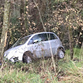 Tramonti, asfalto killer: auto sbanda e finisce tra la vegetazione. Paura per un residente [FOTO]