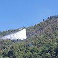 Tramonti, dopo 13 ore estinto il rogo di Croce dell’Arco: in fumo 10 ettari di vegetazione [FOTO]