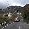 Vento forte, a Tramonti abbattuti alberi e lampioni [FOTO]