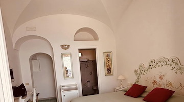 A Positano, Villa "La Tartana" cerca una cameriera ai piani per la stagione 2025