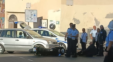 Amalfi, incidente tra auto e moto. Centauro al pronto soccorso