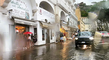 Ancora allerta meteo gialla in Campania: 25 settembre temporali improvvisi e intensi