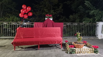 Cava de' Tirreni, inaugurata la "Panchina Rossa" a Pregiato: simbolo di memoria e sensibilizzazione