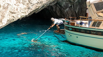 "Chi Ama Capri", oltre 20 unità navali ripuliscono le acque intorno all’isola