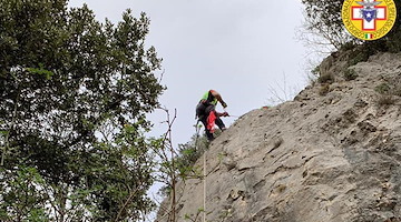 Esercitazioni sulle falesie della Costiera Amalfitana per il Soccorso Alpino e Speleologico della Campania