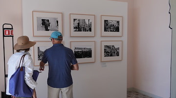 Fotografia, a Ravello inaugurata la mostra dedicata alla Rivoluzione dei garofani portoghese