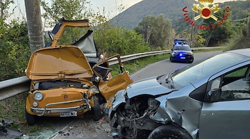 Grave incidente a Bracigliano: violento scontro tra due auto, conducente estratto dalle lamiere in codice rosso