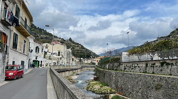 Guasto improvviso a condotta idrica, parte alta di Maiori senz'acqua 