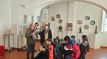 I bambini di Atrani scoprono l'arte della ceramica con una visita speciale al Museo