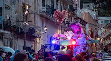 Il Carnevale 2025 a Cetara si prepara a colorare le strade con sfilate, musica e divertimento