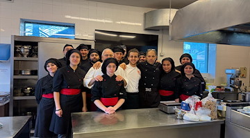 Il maestro pasticciere Davide Esposito torna a scuola per ispirare gli studenti dell'Alberghiero di Maiori