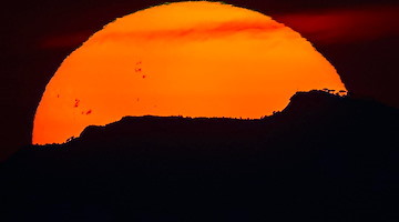 Il sole che tramonta a Capri, la fotografia di Carlo De Felice diventa virale 