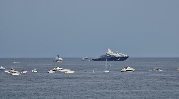 Il Super Yacht Multiverse solca le acque della Divina: lusso e grandezza in mostra tra Maiori, Capri e Positano