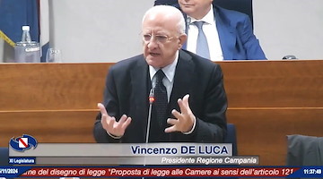 In Campania approvata la legge per il terzo mandato di De Luca, ma il Nazareno ribadisce: «Non sarà il nostro candidato»