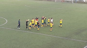 Lo Sport Club '85 Tramonti ferma la seconda in classifica: pareggio prezioso con il Siano Calcio