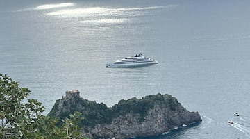 Lo yacht Emerald Sakara in Costa d’Amalfi: una settimana a bordo costa fino a 24mila euro 