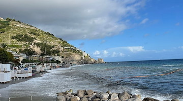 Maiori: divieto di balneazione temporaneo nel tratto di costa a est del fiume Reginna