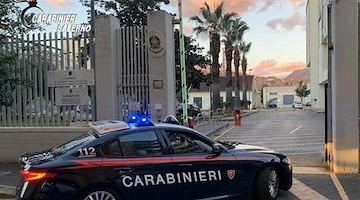 Operazione antidroga a Salerno: sequestro di armi e sostanze illegali in un garage in zona Carmine