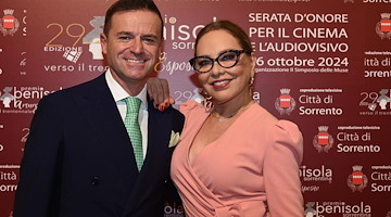 Ornella Muti e Luca Ward premiati a Sorrento: il Premio Penisola Sorrentina celebra la cultura e la memoria