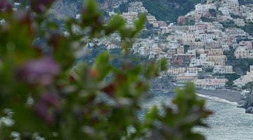 Positano, consulenza da 100mila euro per il Piano delle Aree Demaniali: scontro tra maggioranza e minoranza