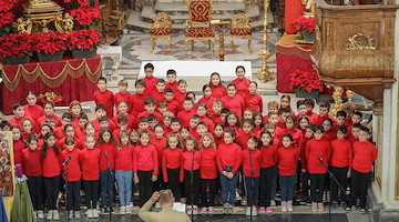 Positano, "Natale di Pace": gli studenti nella Chiesa di Santa Maria Assunta /foto