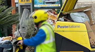 Poste Italiane e il caso straordinari: 3.000 ore non pagate ai precari