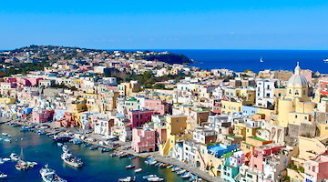 Procida Vela Cup 2024, sabato in ottanta alla veleggiata per la "Barcolana" dell'isola di Arturo