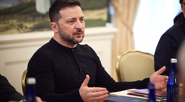 «Pronto a lavorare sotto la guida di Trump per la pace»: la svolta di Zelensky