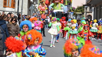 Sabato 1 marzo si festeggia il Carnevale a Conca dei Marini tra maschere, balli e dolci