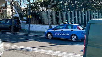 Salerno, minaccia giostraio con una bottiglia di vetro rotta per farsi consegnare il denaro