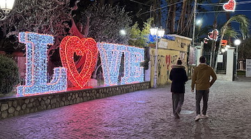 "Sorrento in Love", luminarie a tema per San Valentino fino al 16 febbraio