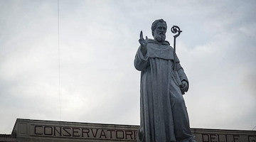 Sorrento, la statua di Sant'Antonino Abate torna all'antico splendore dopo il lavoro di restauro 