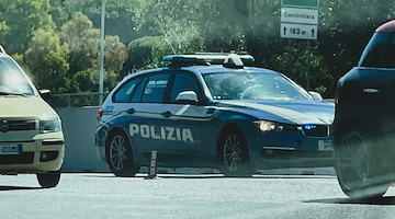 Tenta di rubare un’auto a Pontecagnano, arrestato dopo un inseguimento in autostrada